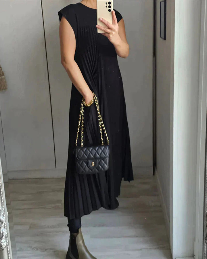 Elegant Sleeveless Pleated Dress