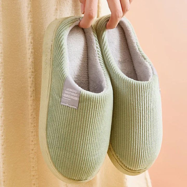 Luxuriously Cozy and Chic Women's Slippers for Ultimate Warmth