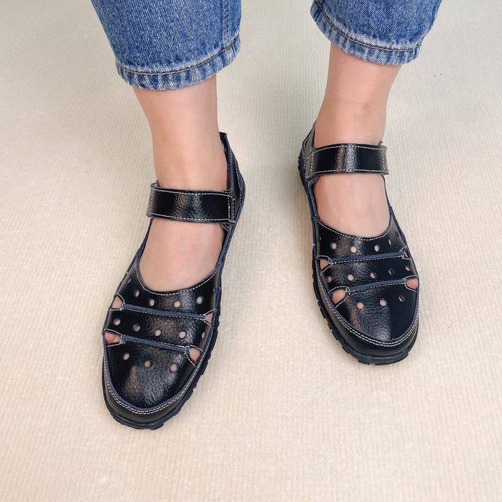 Elegant Hollow Hook Flat Sandals for Effortless Style