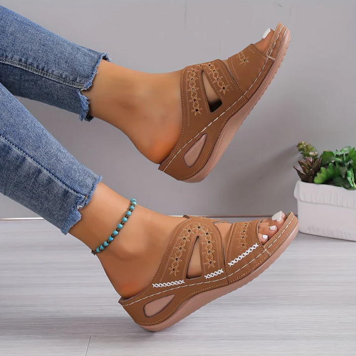 Chic and Stylish Women's Summer Sandals for 2024