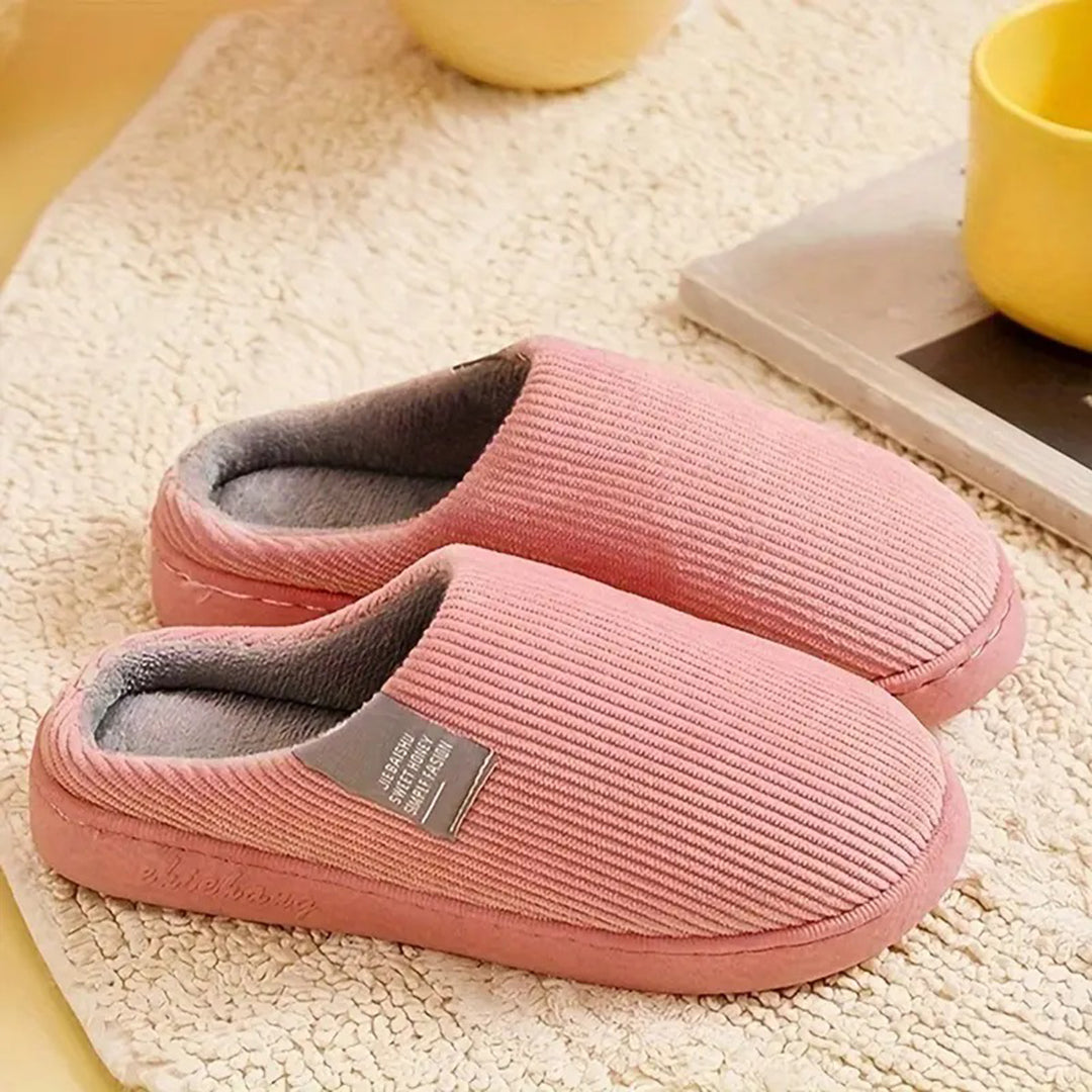 Luxuriously Cozy and Chic Women's Slippers for Ultimate Warmth