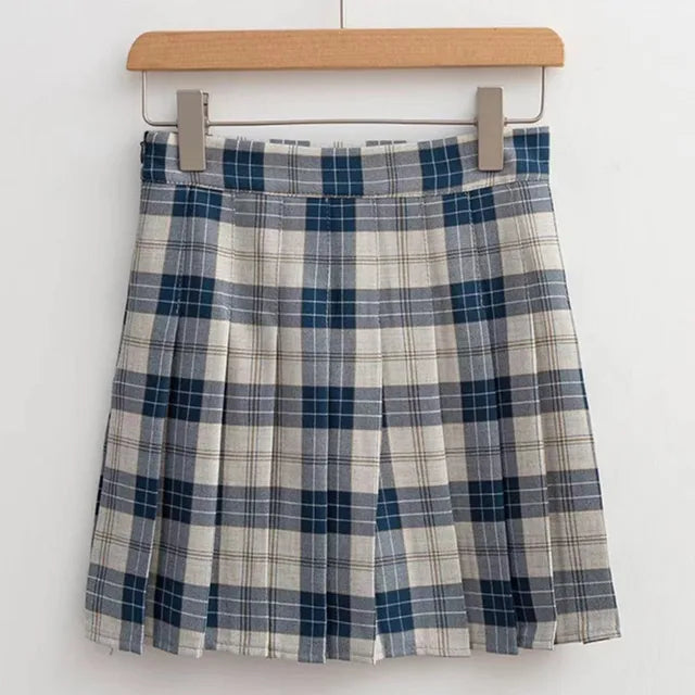 Chic Frida Pleated Mini Skirt with Trendy Checks