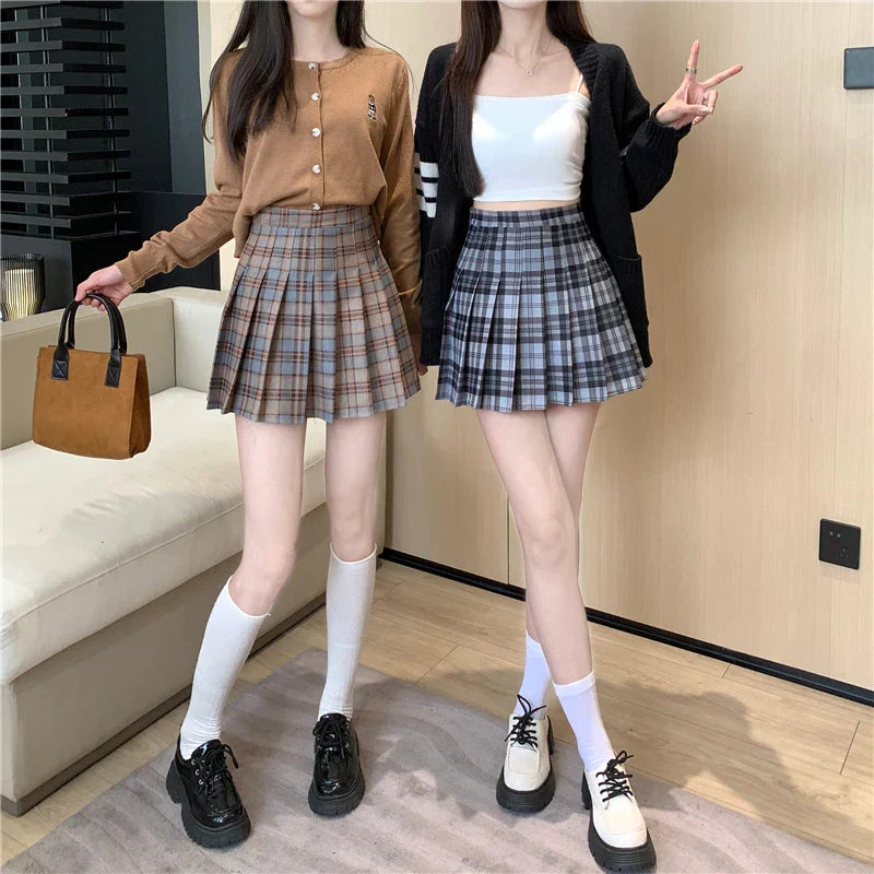 Chic Frida Pleated Mini Skirt with Trendy Checks