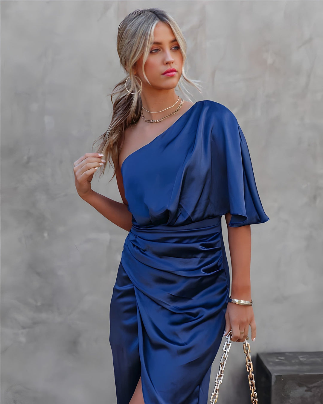 Exquisite Silk Evening Dress for Glamorous Occasions