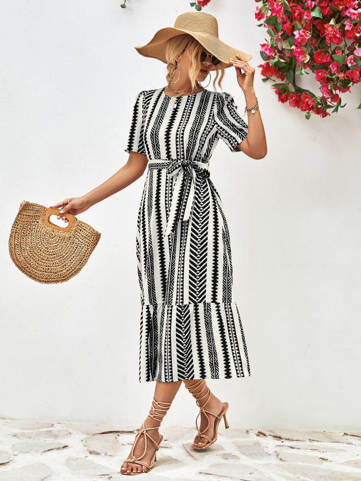 Chic Midi Dress with Trendy Stripes