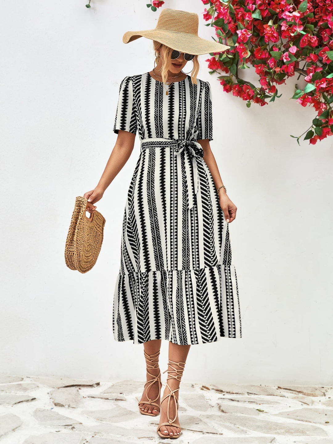 Chic Midi Dress with Trendy Stripes