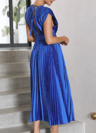 Chic and Timeless Long Sleeve Dress