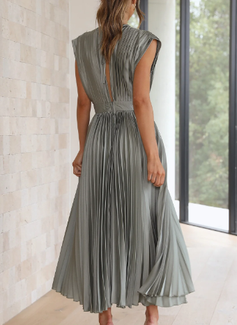 Chic and Timeless Long Sleeve Dress