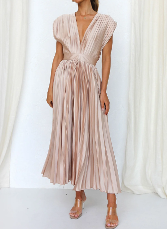Chic and Timeless Long Sleeve Dress