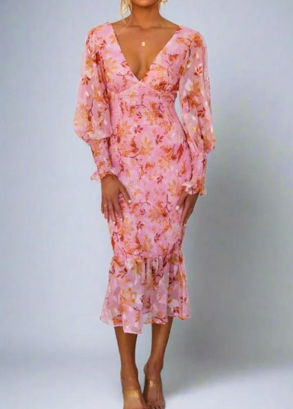 Effortless Elegance in a Blooming Design