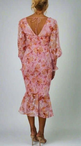 Effortless Elegance in a Blooming Design