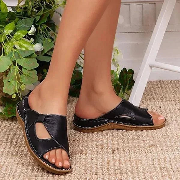 Chic Leather Sandals Combining Comfort and Style
