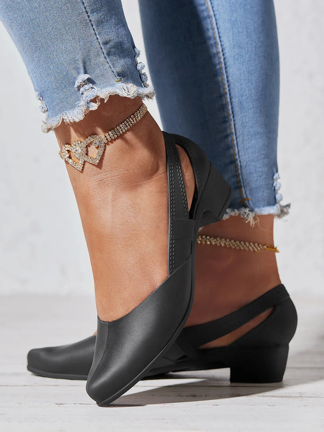Stylish Women's Sandals with Chic Lens Detail
