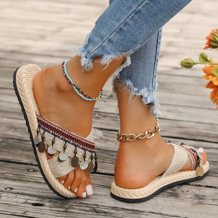 Chic Crisscross Sandals for Women: Where Comfort Meets Style!