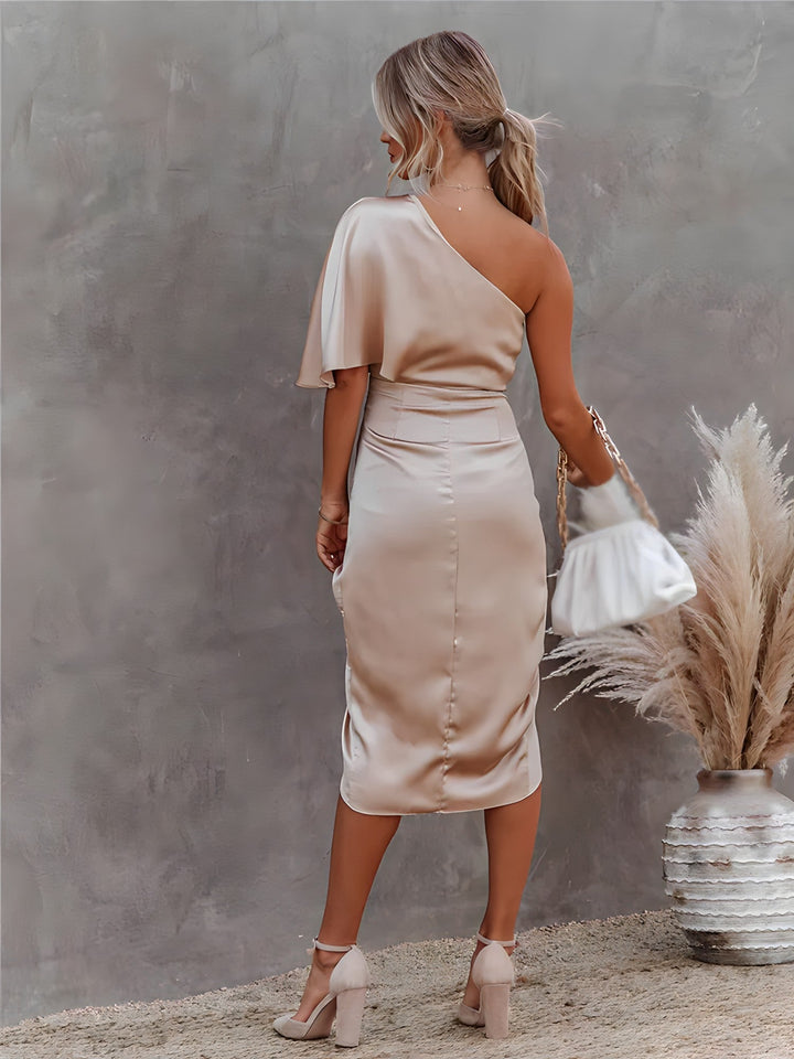 Exquisite Silk Evening Dress for Glamorous Occasions