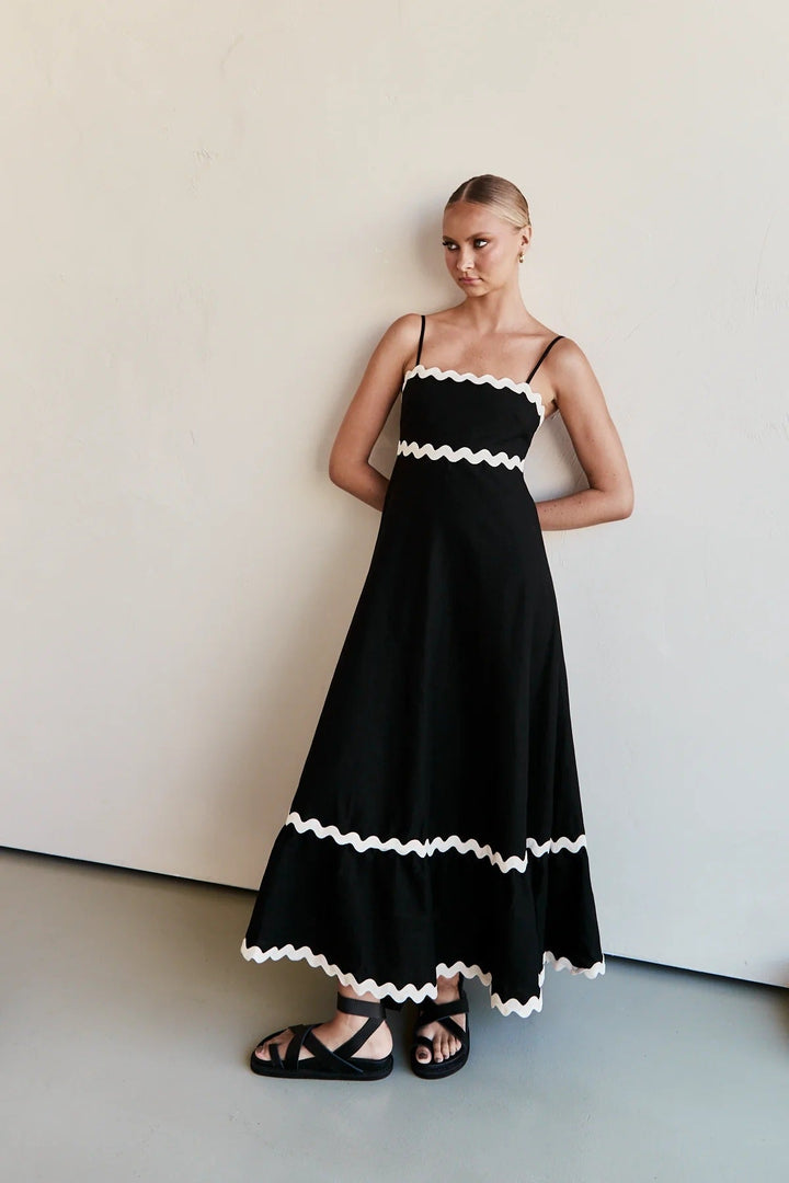Exquisite Evening Gown for a Dazzling Look
