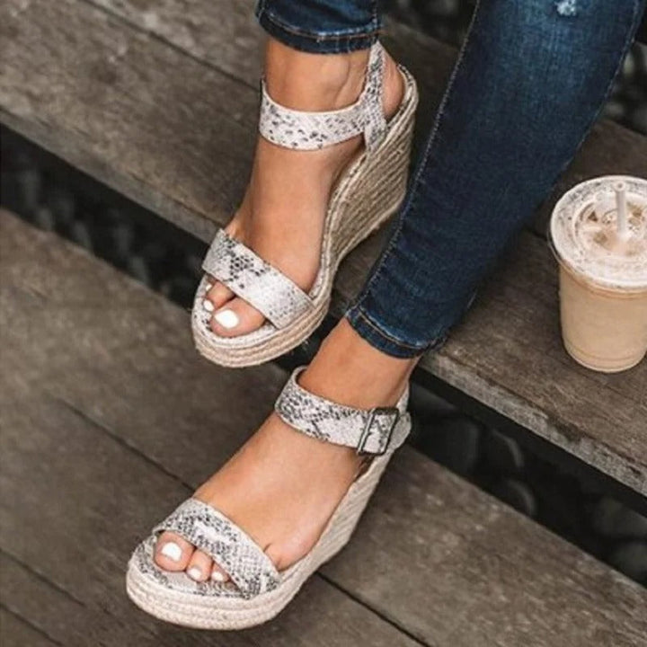 Chic Open-Toe Sandals Featuring a Trendy Ankle Strap