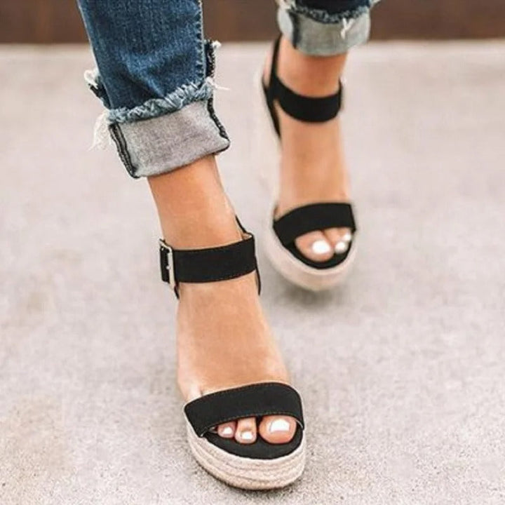 Chic Open-Toe Sandals Featuring a Trendy Ankle Strap