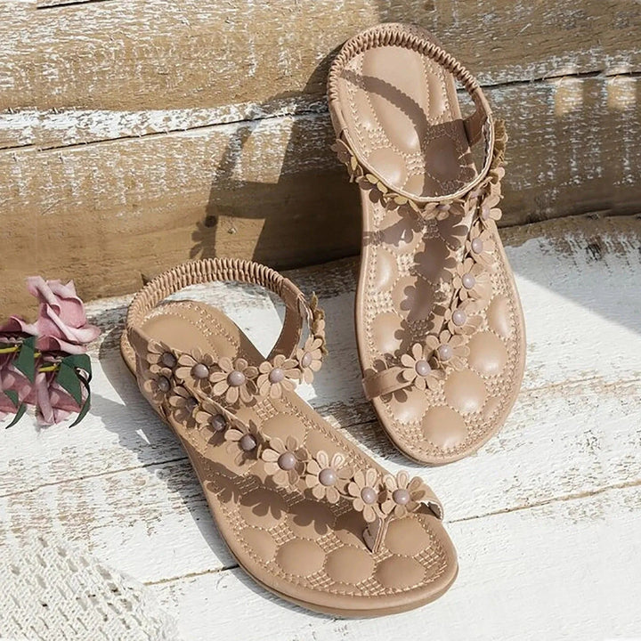 Stylish and Comfortable Floral Flat Sandals for a Chic Summer Look