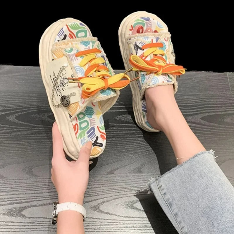 Chic Sandals Featuring Fashionable Canvas Laces