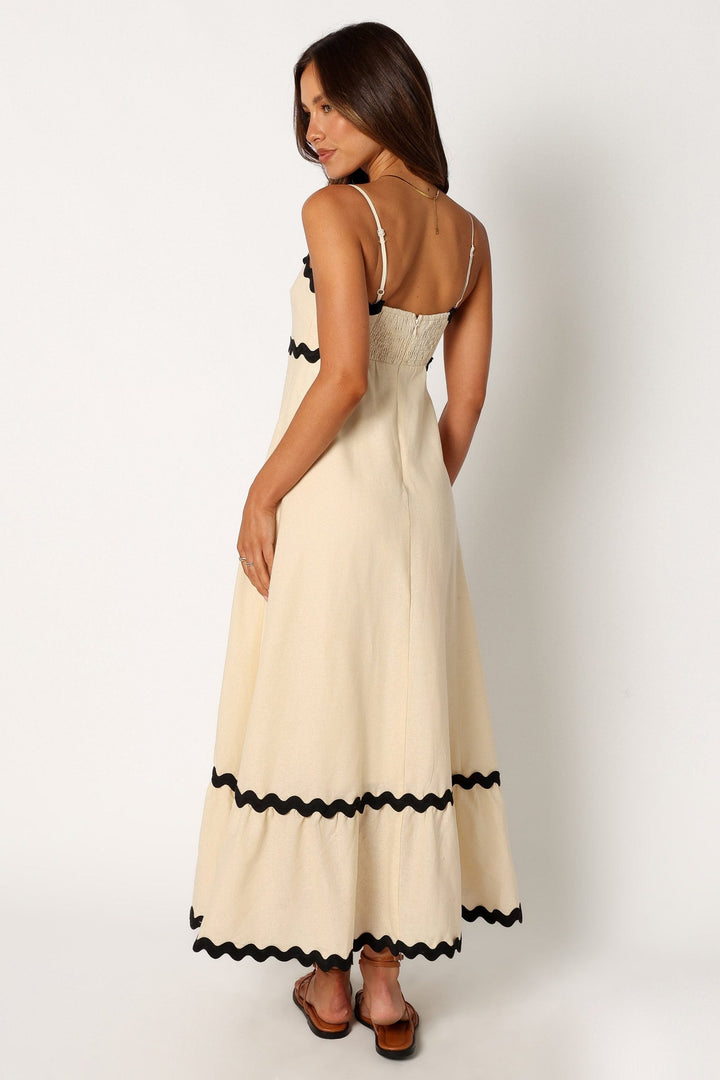 Exquisite Evening Gown for a Dazzling Look