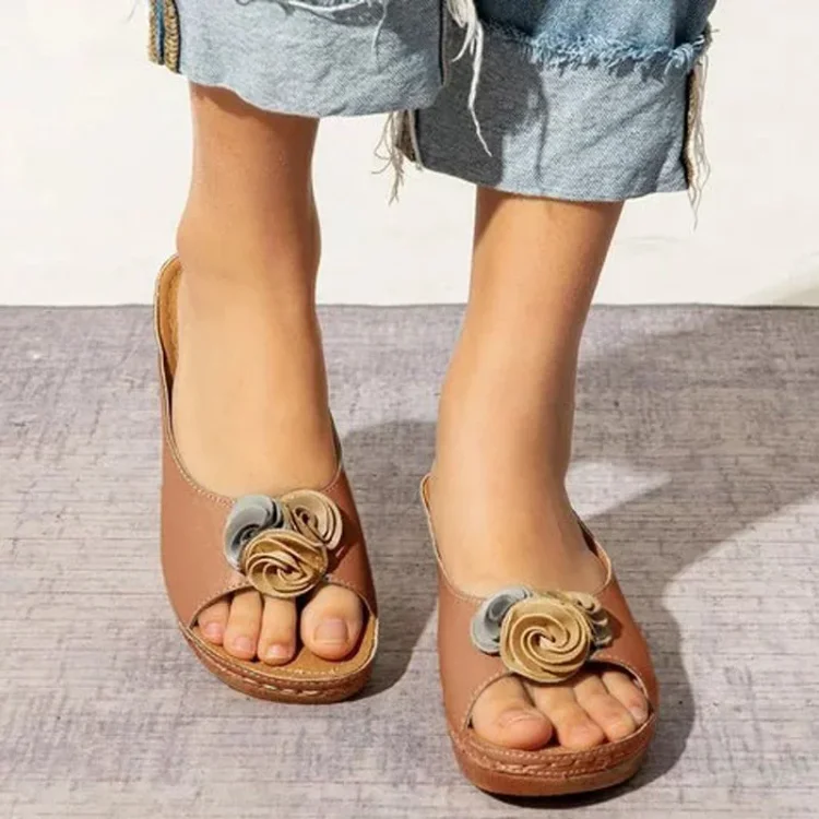 Chic Orthopaedic Leather Sandals with Stylish Floral Accents and Cozy Wedge Heel