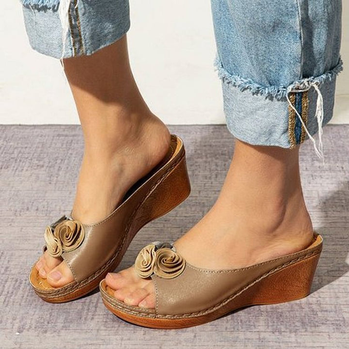 Chic Orthopaedic Leather Sandals with Stylish Floral Accents and Cozy Wedge Heel