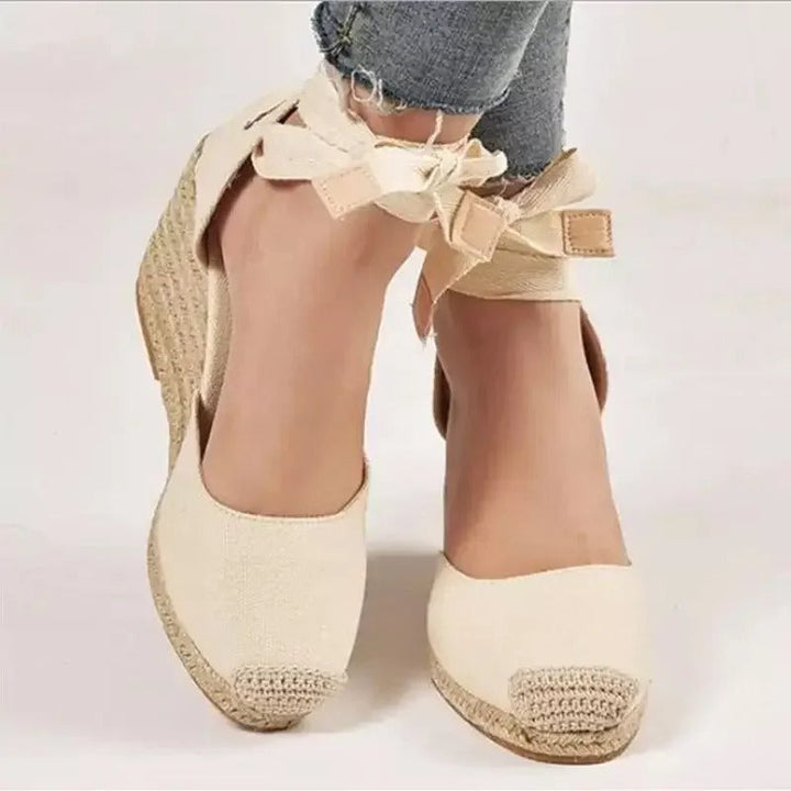 Chic Beverly Women's Sandals Featuring Trendy Lacing Design