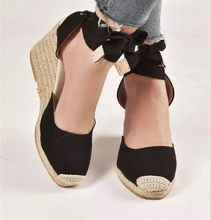 Chic Beverly Women's Sandals Featuring Trendy Lacing Design