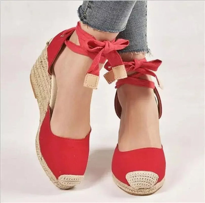 Chic Beverly Women's Sandals Featuring Trendy Lacing Design