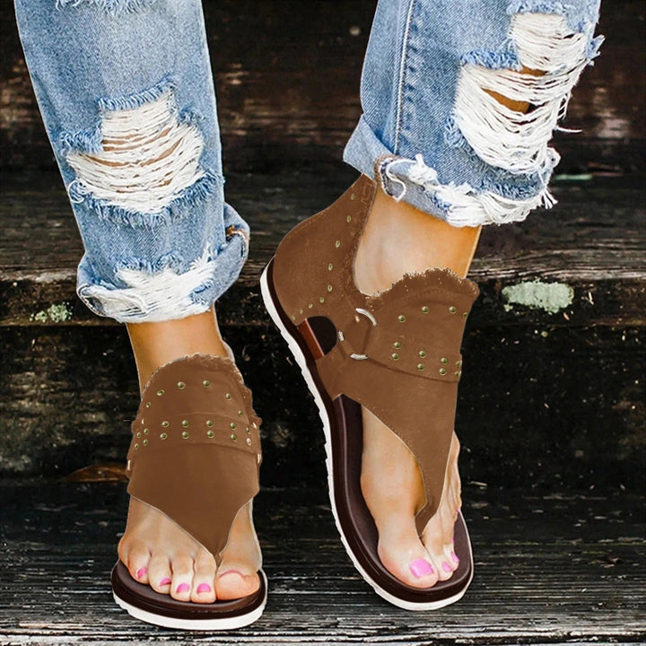 Chic Flat Sandals with Trendy Zipper and Fashionable Buckle
